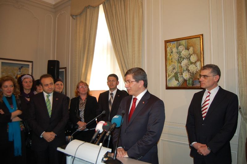 Bakan Davutoğlu; ‘Türkiye’nin geleceği parlaktır’