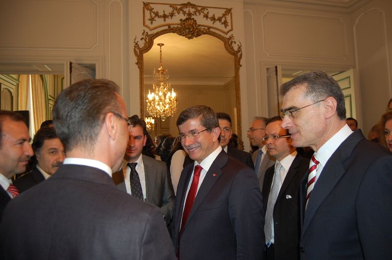 Bakan Davutoğlu; ‘Türkiye’nin geleceği parlaktır’