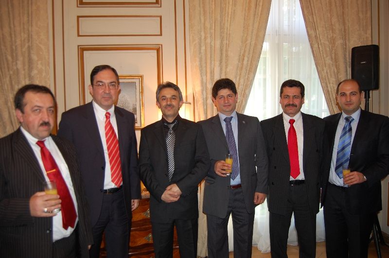 Bakan Davutoğlu; ‘Türkiye’nin geleceği parlaktır’
