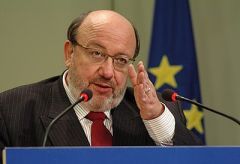 Louis Michel: Türkiye dini ve kültürel nedenlerden reddedilemez