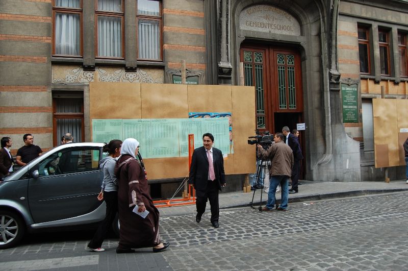 OY İŞLEMİ DEVAM EDİYOR SONUÇLAR MERAKLA BEKLENİYOR