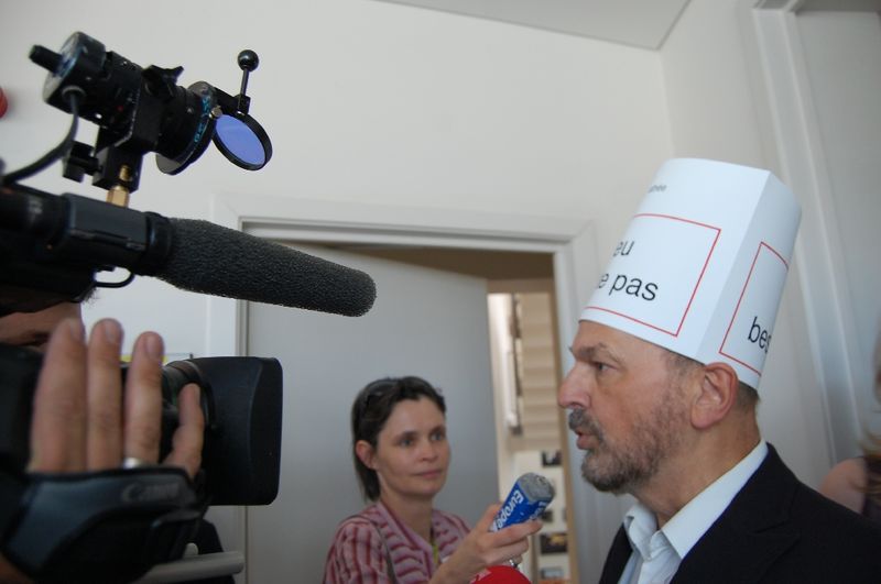 ÖZDEMIR ALKIŞLAR ARASINDA YEMİN ETTİ