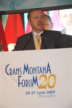TURKİYE' ÜZERİNDEN SİYASET YAPMAYIN