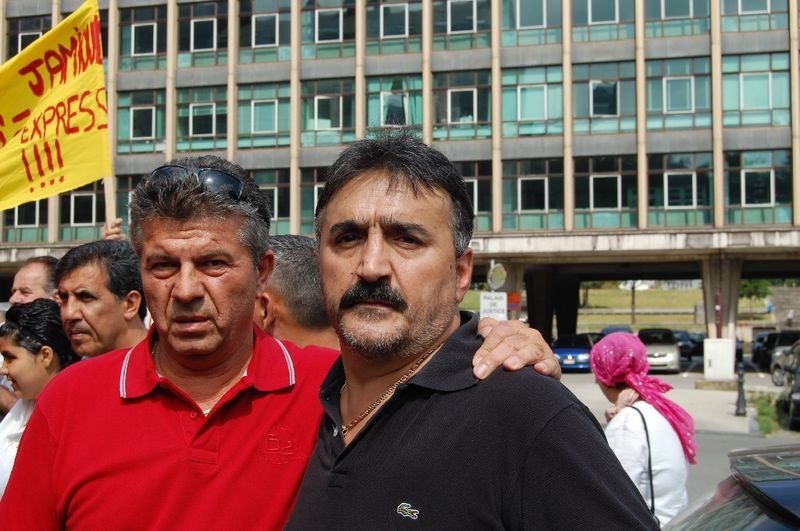 GÖSTERİCİLER MİKAİL ‘İN KATİLLERİNİN BULUNMASINI İSTEDİLER.