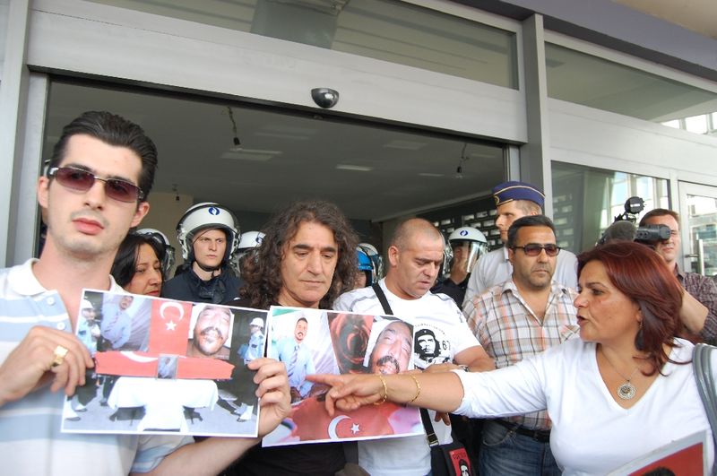 GÖSTERİCİLER MİKAİL ‘İN KATİLLERİNİN BULUNMASINI İSTEDİLER.