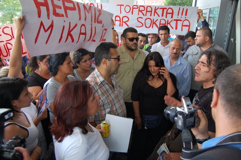 GÖSTERİCİLER MİKAİL ‘İN KATİLLERİNİN BULUNMASINI İSTEDİLER.