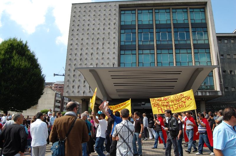 GÖSTERİCİLER MİKAİL ‘İN KATİLLERİNİN BULUNMASINI İSTEDİLER.