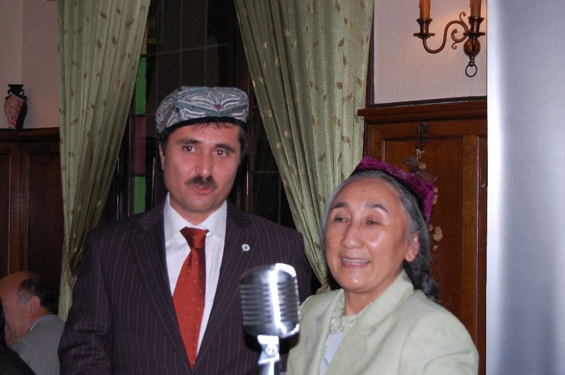 UETD İFTARININ ONUR KONUĞU RABİA KADEER İDİ