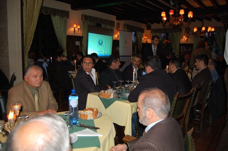 UETD İFTARININ ONUR KONUĞU RABİA KADEER İDİ