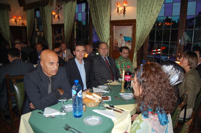 UETD İFTARININ ONUR KONUĞU RABİA KADEER İDİ