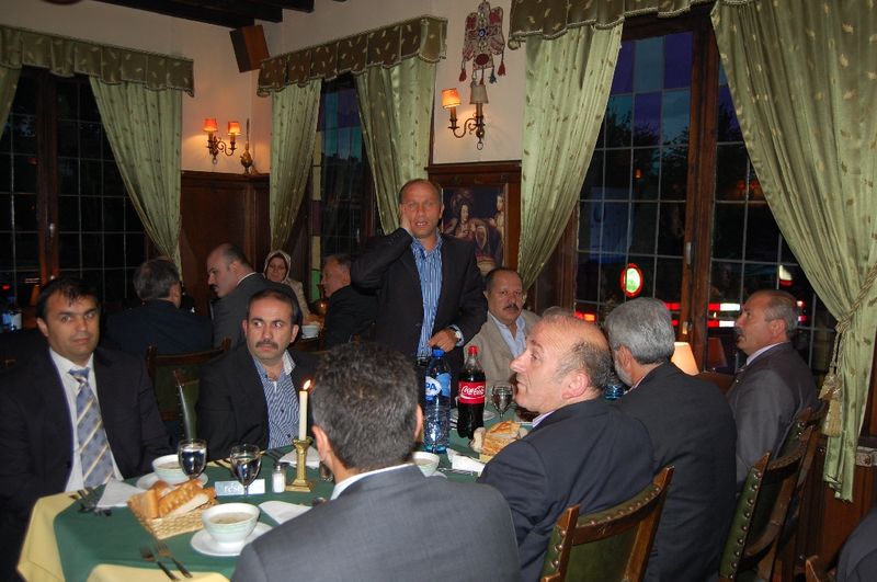 UETD İFTARININ ONUR KONUĞU RABİA KADEER İDİ