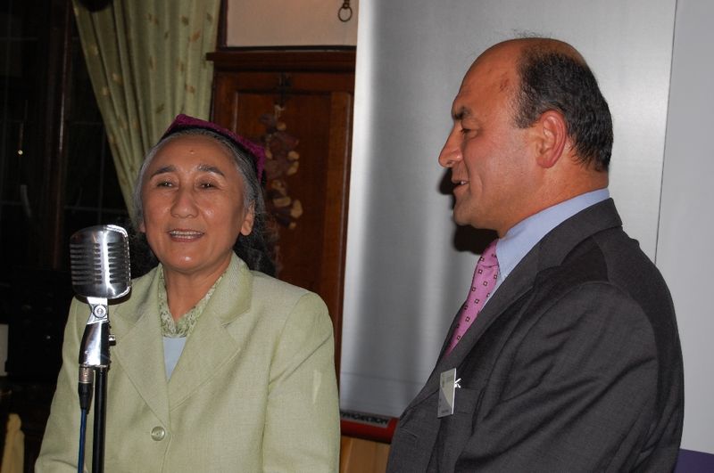 UETD İFTARININ ONUR KONUĞU RABİA KADEER İDİ
