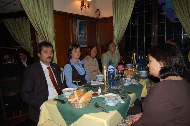 UETD İFTARININ ONUR KONUĞU RABİA KADEER İDİ
