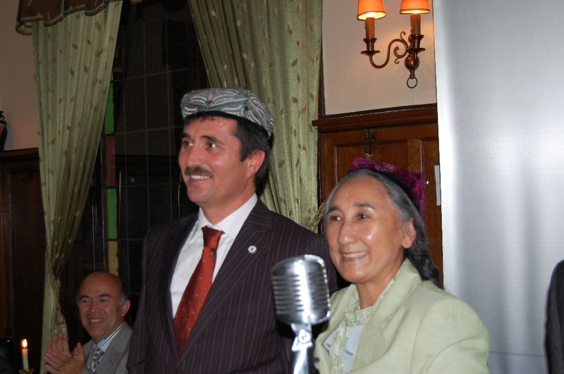 UETD İFTARININ ONUR KONUĞU RABİA KADEER İDİ