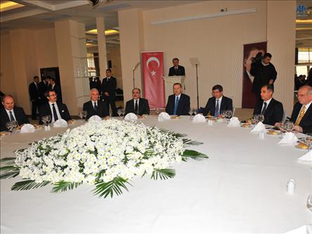BASBAKAN BÜYÜKELÇİLERE KONUŞTU