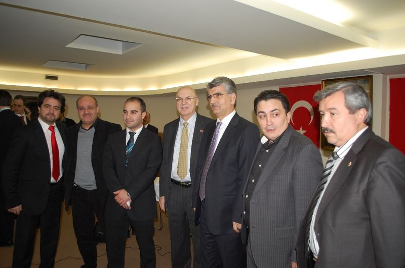 KOMİSYON ÜYELERİ STK TEMSİLCİLERİYLE BULUŞTU
