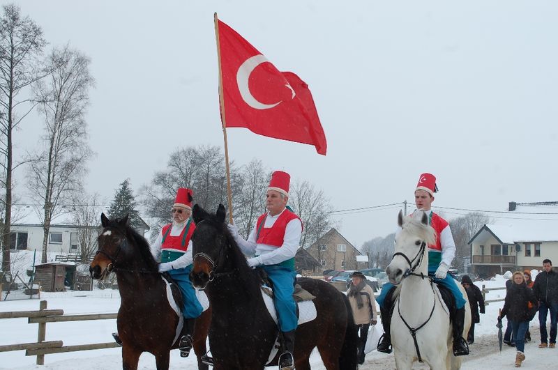FAYMONVILLE KARNAVALINDA TÜRK BAYRAKLARI DALGALANDI