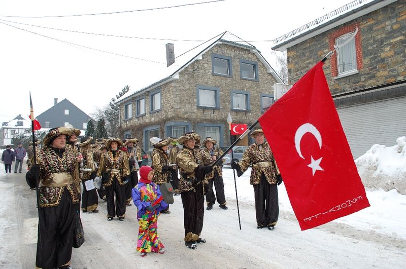 FAYMONVILLE KARNAVALINDA TÜRK BAYRAKLARI DALGALANDI