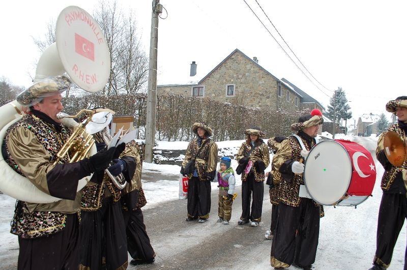 FAYMONVILLE KARNAVALINDA TÜRK BAYRAKLARI DALGALANDI
