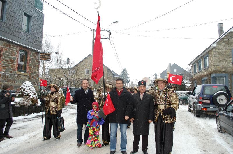 FAYMONVILLE KARNAVALINDA TÜRK BAYRAKLARI DALGALANDI