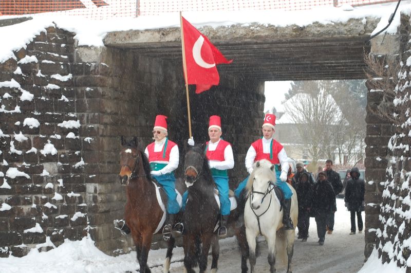 FAYMONVILLE KARNAVALINDA TÜRK BAYRAKLARI DALGALANDI