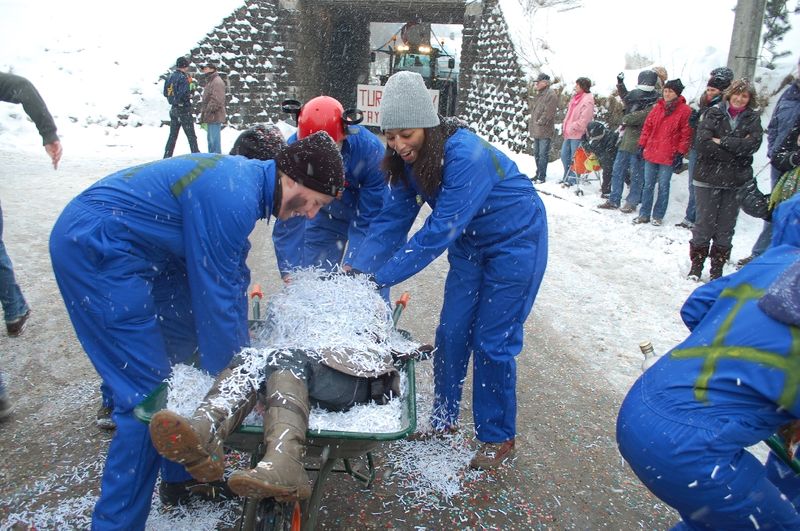 FAYMONVILLE KARNAVALINDA TÜRK BAYRAKLARI DALGALANDI