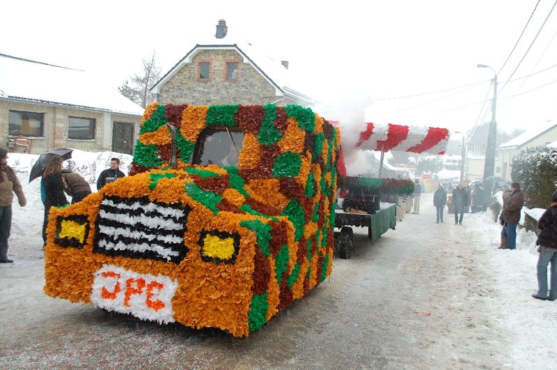 FAYMONVILLE KARNAVALINDA TÜRK BAYRAKLARI DALGALANDI