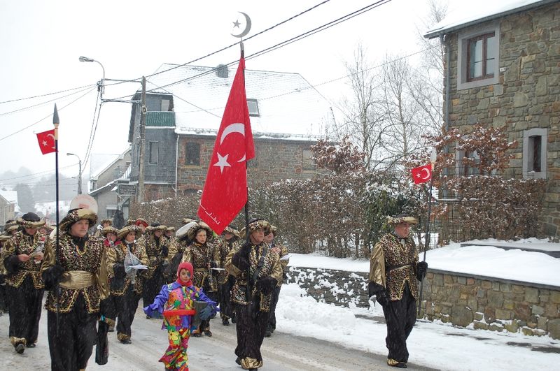FAYMONVILLE KARNAVALINDA TÜRK BAYRAKLARI DALGALANDI