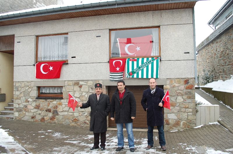 FAYMONVILLE KARNAVALINDA TÜRK BAYRAKLARI DALGALANDI