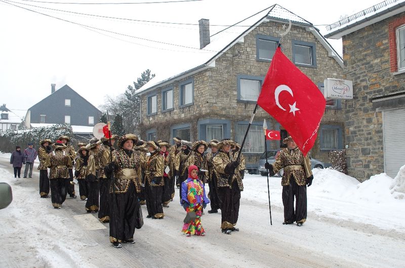 FAYMONVILLE KARNAVALINDA TÜRK BAYRAKLARI DALGALANDI