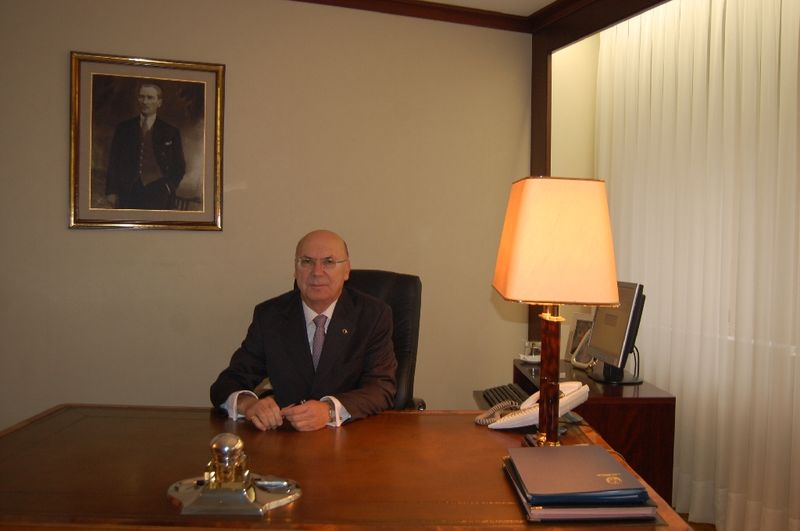 BÜYÜKELÇİ ERSAVCI  FLAMAN EĞİTİM BAKANI PASCAL SMET İLE GÖRÜŞTÜ