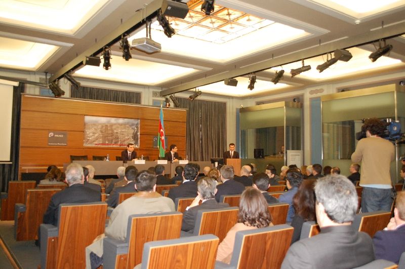 AZERBAYCANLILARDAN HOCALI SEMİNERİ