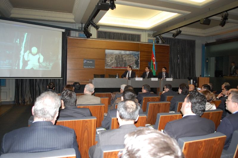 AZERBAYCANLILARDAN HOCALI SEMİNERİ