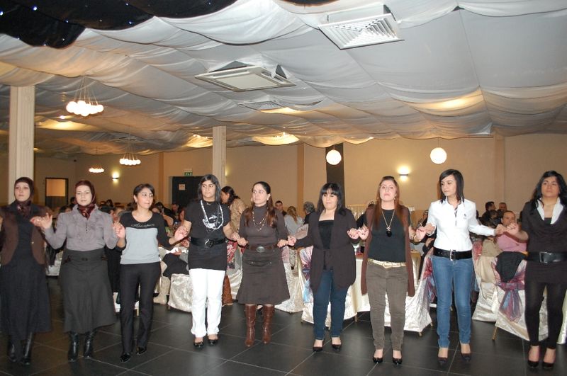 NEVRUZ BAYRAMI BELÇİKA'DA COŞKUYLA KUTLANDI