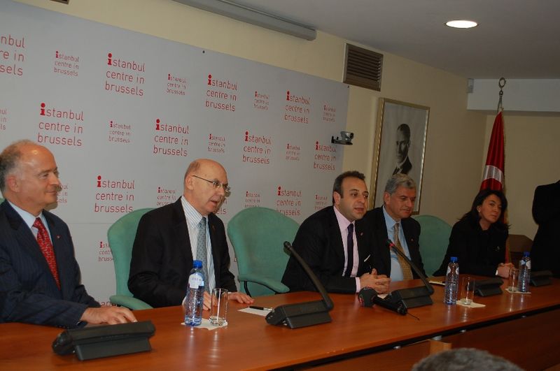 BAĞIŞ ‘VİZE KOLAYLIĞI İÇİN GÖRÜŞMELER DEVAM EDİYOR’