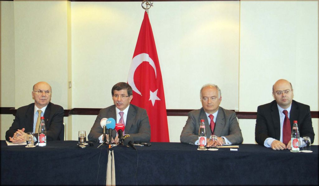  Bakan Ahmet Davutoğlu,temaslarını anlattı