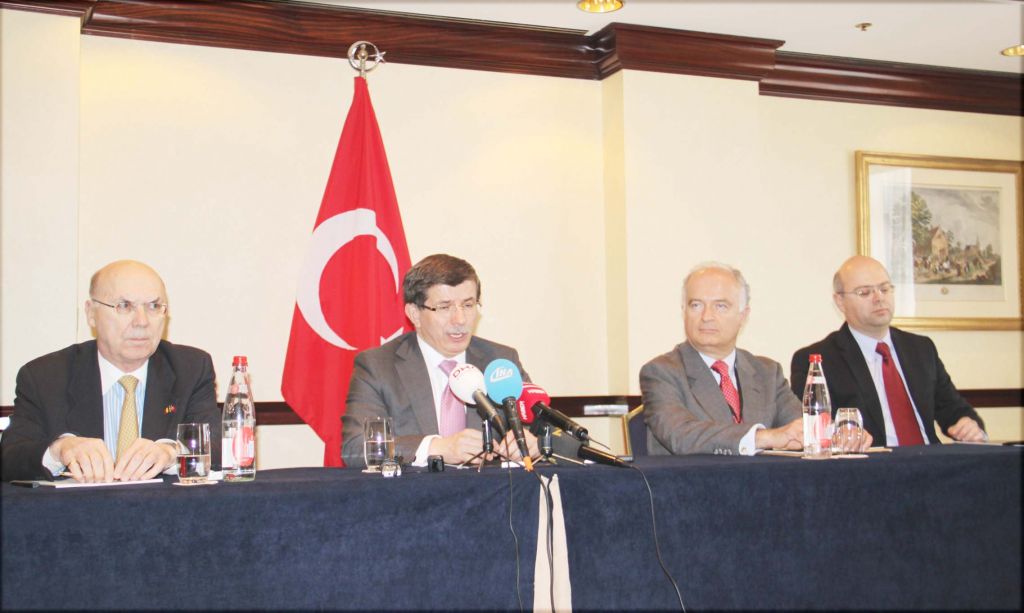  Bakan Ahmet Davutoğlu,temaslarını anlattı