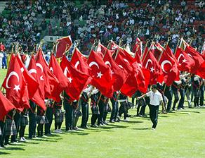 Diyarbakır'daki kutlamada PKK marşı da çalındı