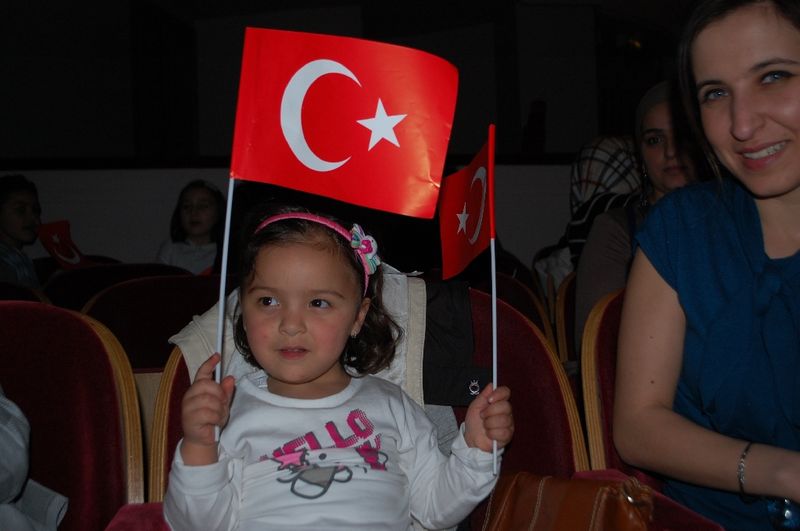 23 NİSAN BRÜKSEL'DE BÜYÜK BİR COŞKUYLA KUTLANDI