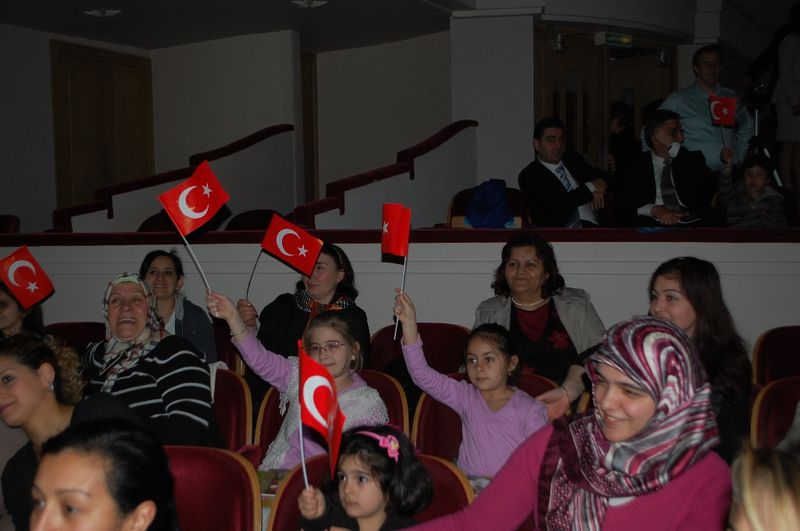 23 NİSAN BRÜKSEL'DE BÜYÜK BİR COŞKUYLA KUTLANDI