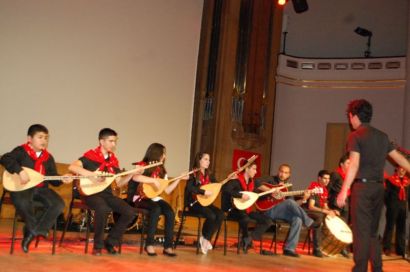23 NİSAN BRÜKSEL'DE BÜYÜK BİR COŞKUYLA KUTLANDI