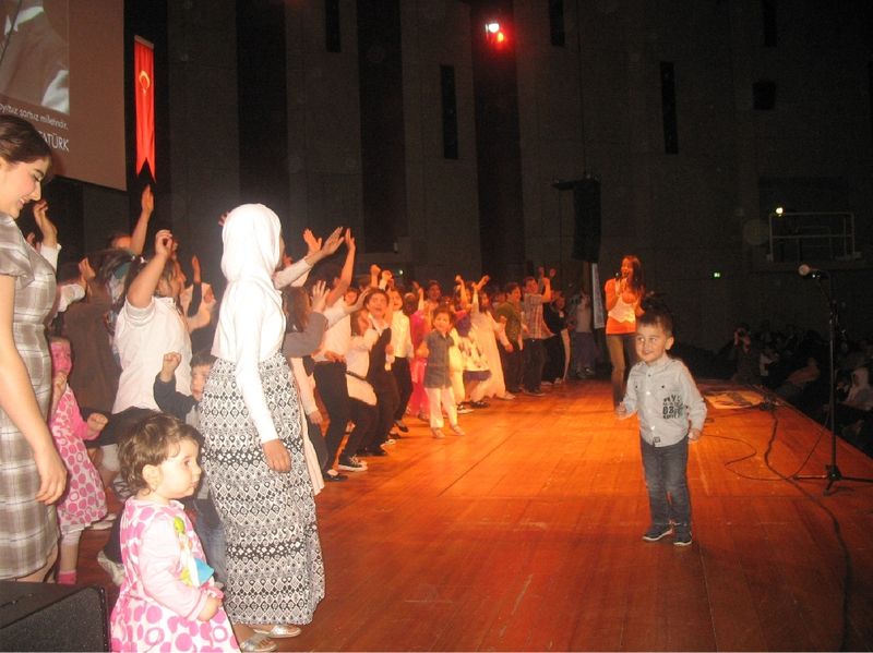 TÜRK DERNEKLER BİRLİĞİ 23 NİSAN ETKİNLİĞİ COŞKULUYDU