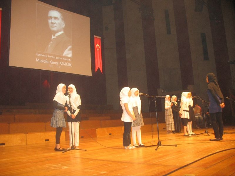TÜRK DERNEKLER BİRLİĞİ 23 NİSAN ETKİNLİĞİ COŞKULUYDU