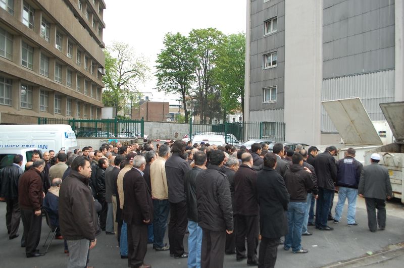 MERHUM ZEKİ SAĞLAM  DOSTLARI TARAFINDAN SON YOLCULUĞUNA UĞURLANDI