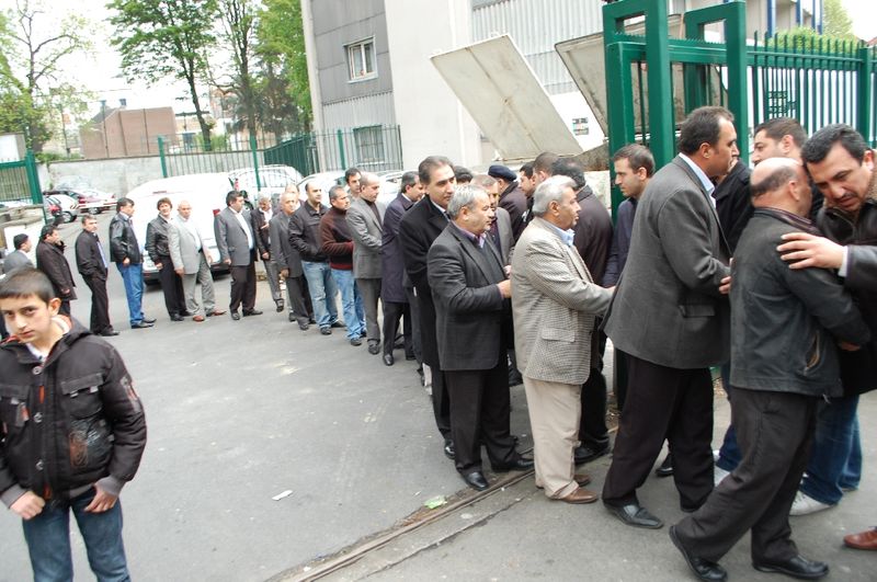 MERHUM ZEKİ SAĞLAM  DOSTLARI TARAFINDAN SON YOLCULUĞUNA UĞURLANDI