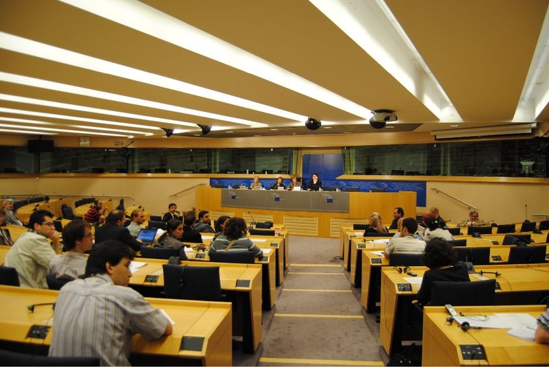 UETD  AVRUPA PARLAMENTOSUNDA BASIN TOPLANTISI DÜZENLEDİ