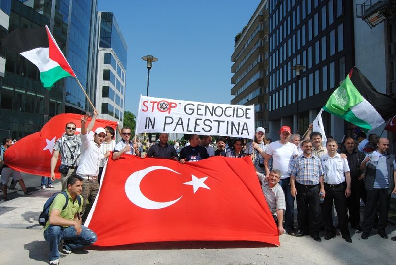 BRÜKSEL'DE BİNLERCE KİŞİ İSRAİL'İ PEOTESTO ETTİ
