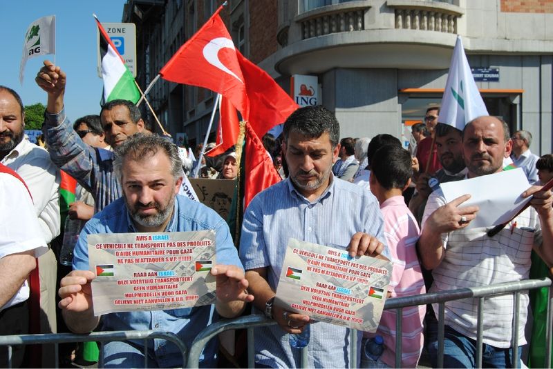 BRÜKSEL'DE BİNLERCE KİŞİ İSRAİL'İ PEOTESTO ETTİ