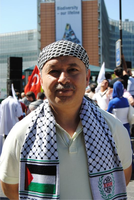 BRÜKSEL'DE BİNLERCE KİŞİ İSRAİL'İ PEOTESTO ETTİ
