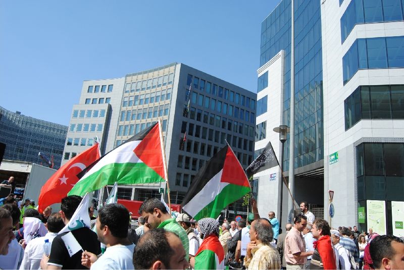 BRÜKSEL'DE BİNLERCE KİŞİ İSRAİL'İ PEOTESTO ETTİ